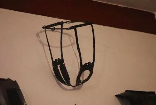 成人挂钩背带怎么穿视频,成人挂钩背带穿戴教程视频概述